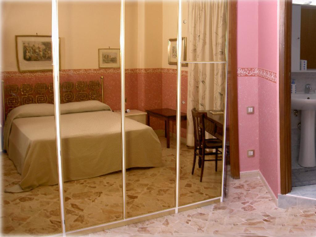 Casa Tina Maugeri Bed & Breakfast คาตาเนีย ห้อง รูปภาพ