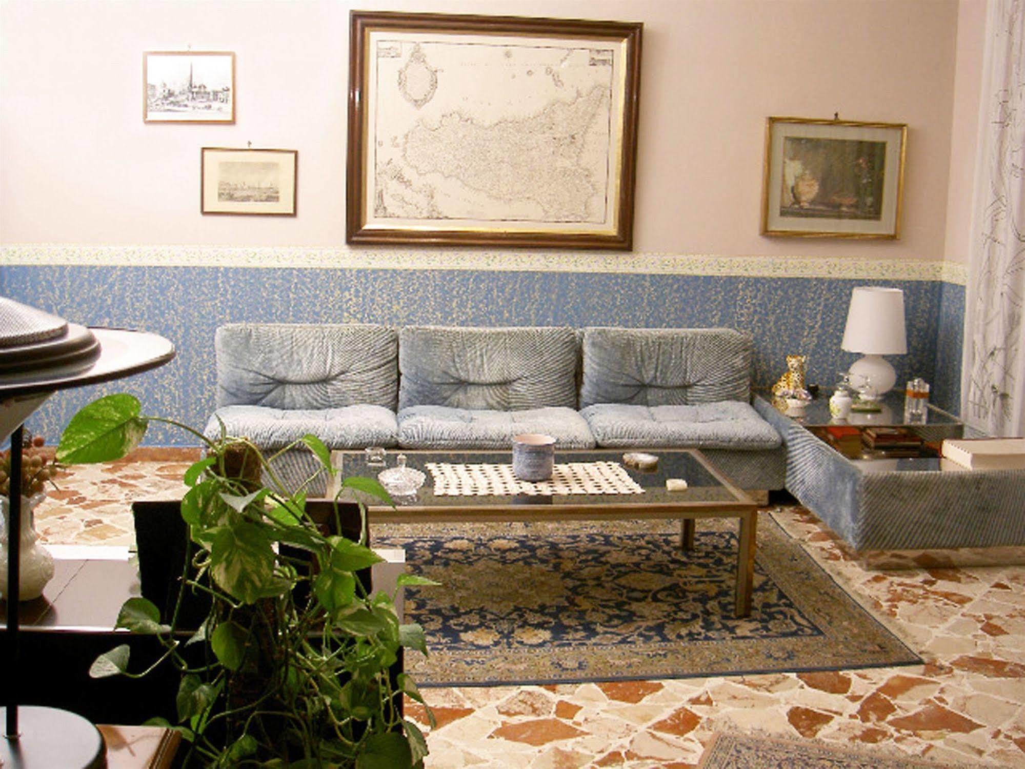 Casa Tina Maugeri Bed & Breakfast คาตาเนีย ภายนอก รูปภาพ