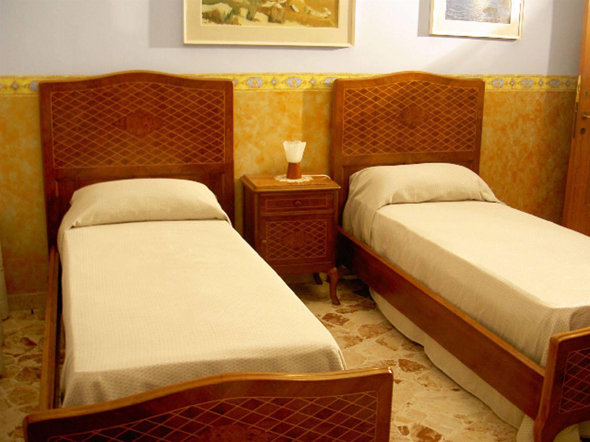Casa Tina Maugeri Bed & Breakfast คาตาเนีย ภายนอก รูปภาพ