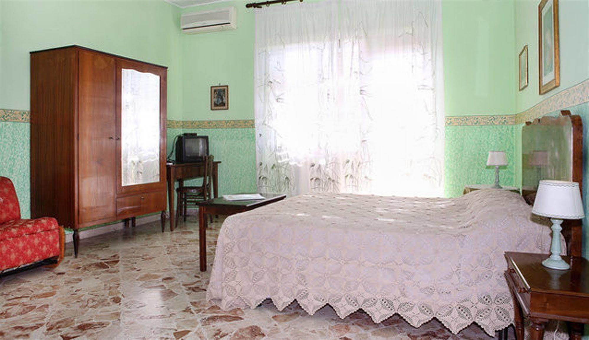 Casa Tina Maugeri Bed & Breakfast คาตาเนีย ภายนอก รูปภาพ