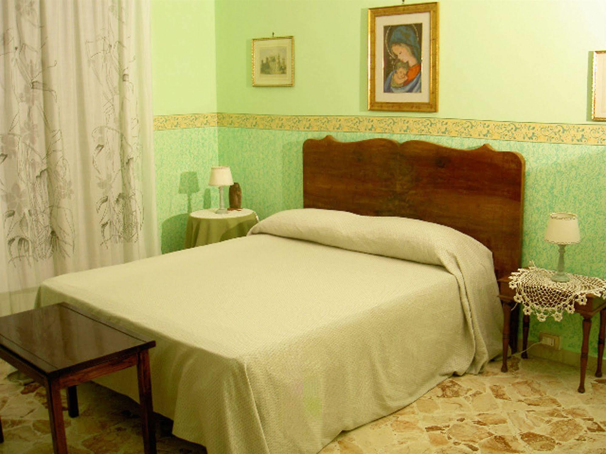 Casa Tina Maugeri Bed & Breakfast คาตาเนีย ภายนอก รูปภาพ