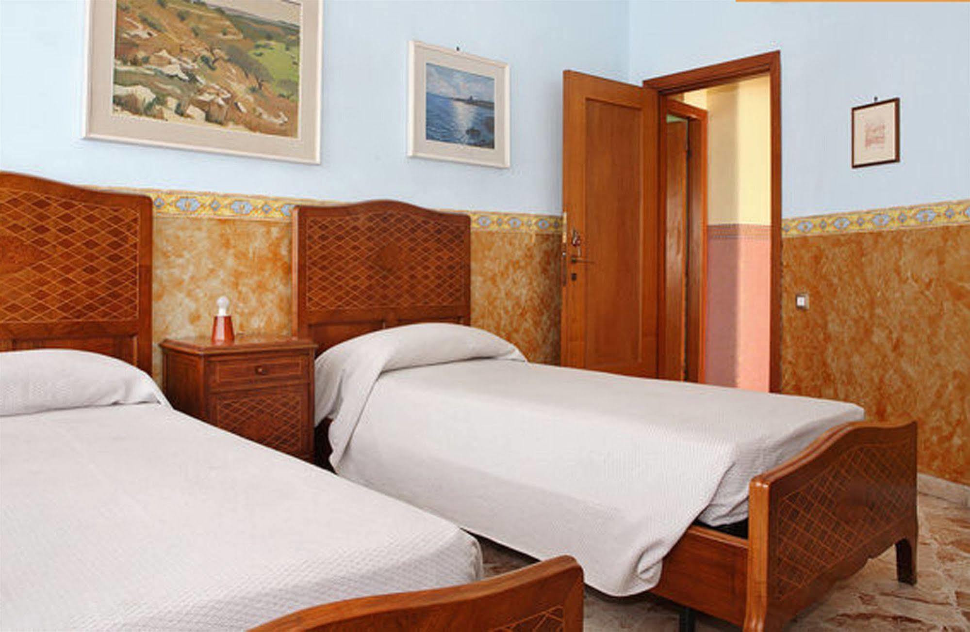 Casa Tina Maugeri Bed & Breakfast คาตาเนีย ภายนอก รูปภาพ