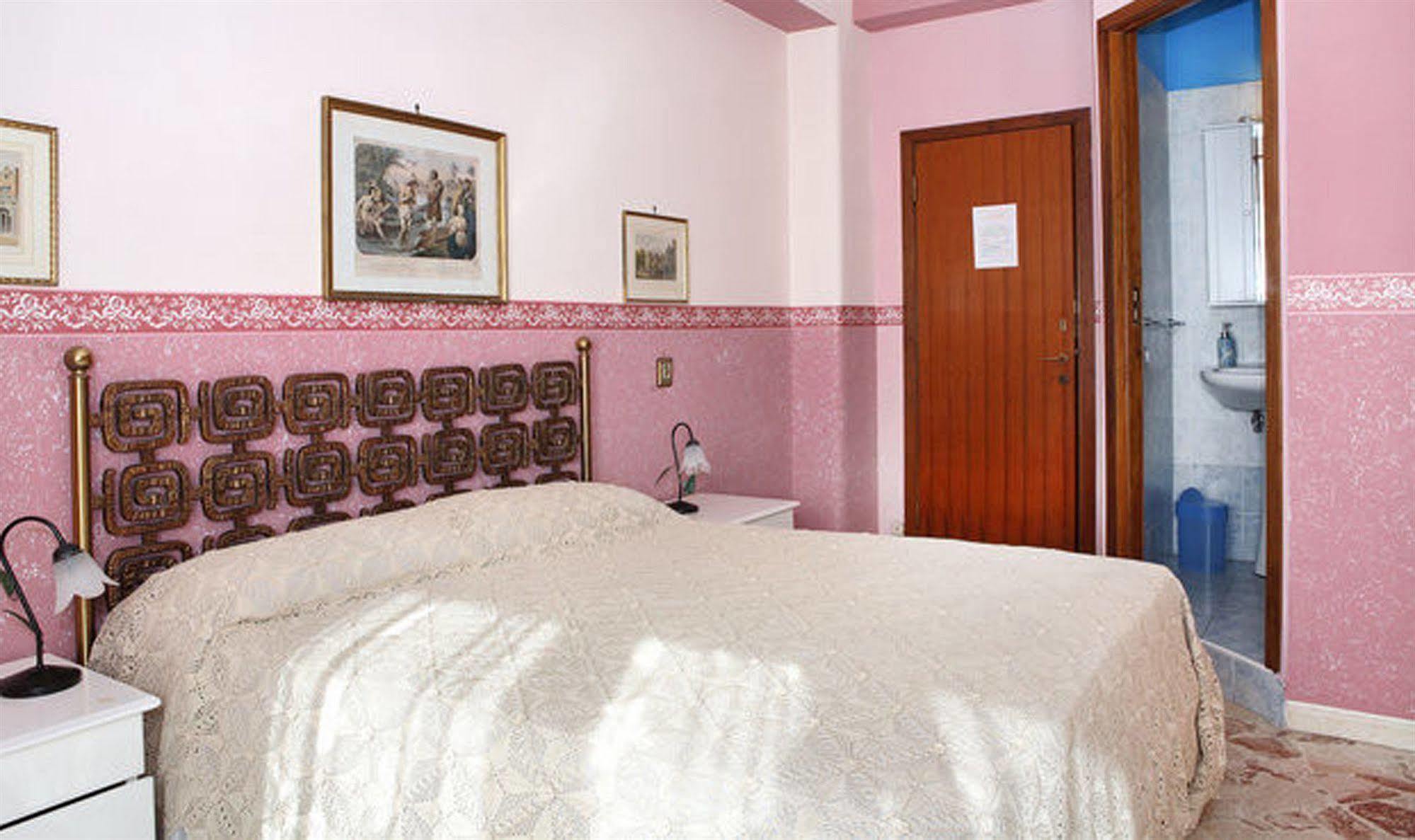 Casa Tina Maugeri Bed & Breakfast คาตาเนีย ภายนอก รูปภาพ