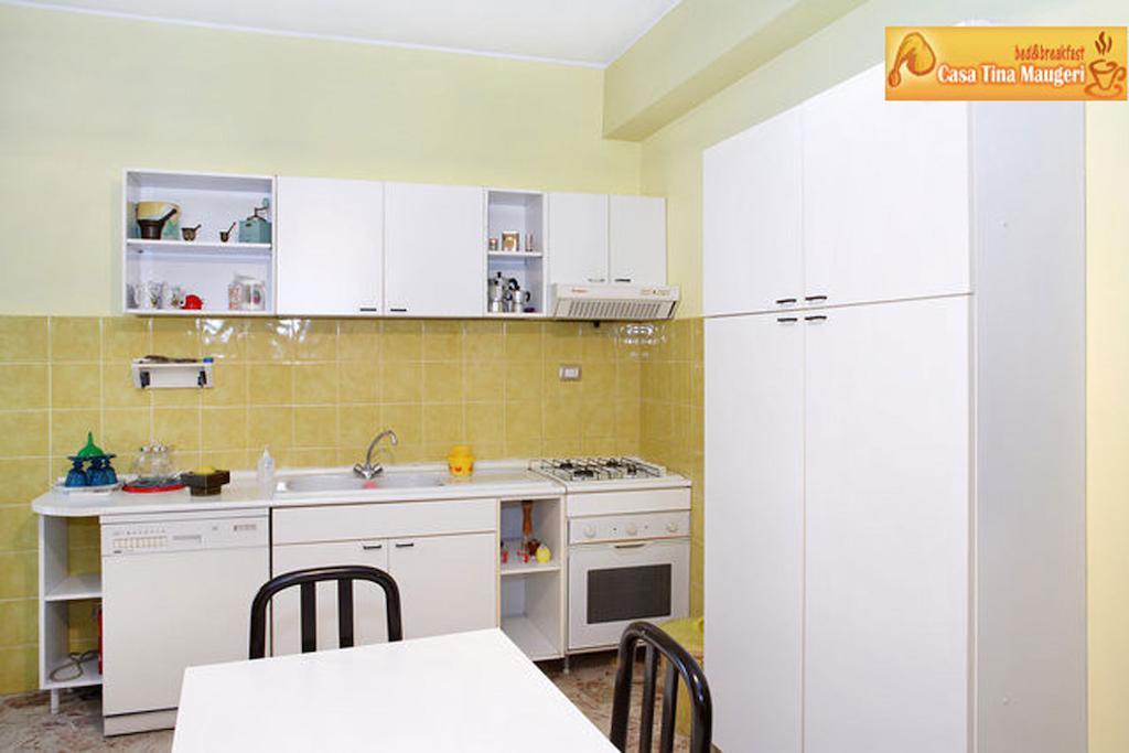 Casa Tina Maugeri Bed & Breakfast คาตาเนีย ภายนอก รูปภาพ